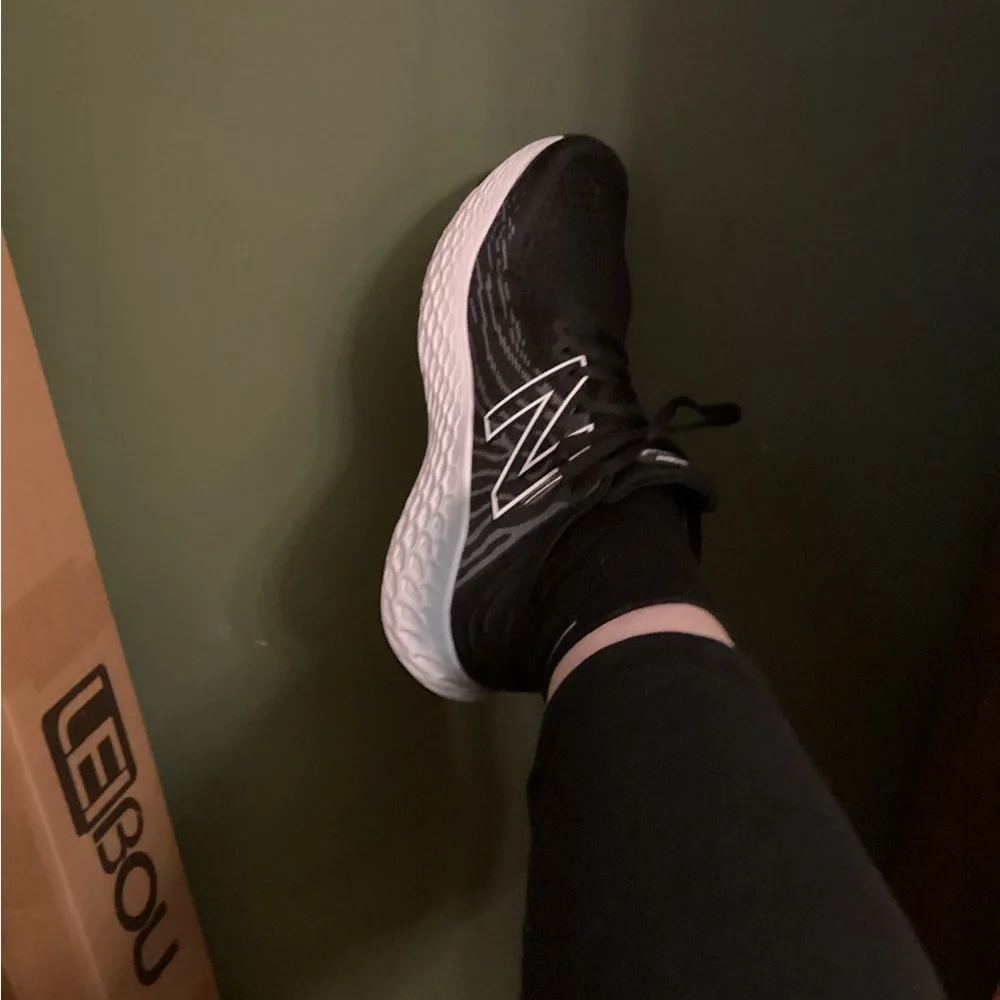 New Balance shoes. Worn once. - Picture 6 of 7